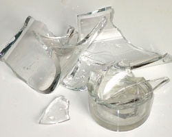 p53736-0-brokenglass250.jpg